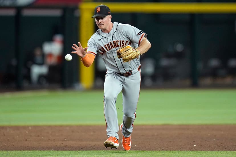 Giants' Chapman Out for Season After Surgery