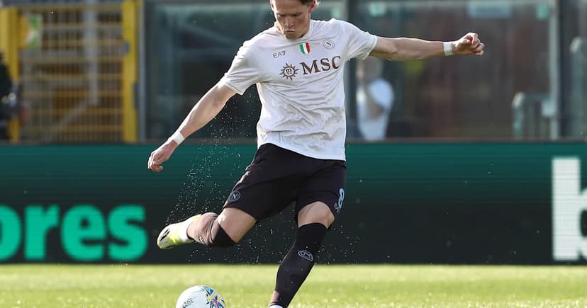McTominay Contract Standoff: Napoli Crossroads