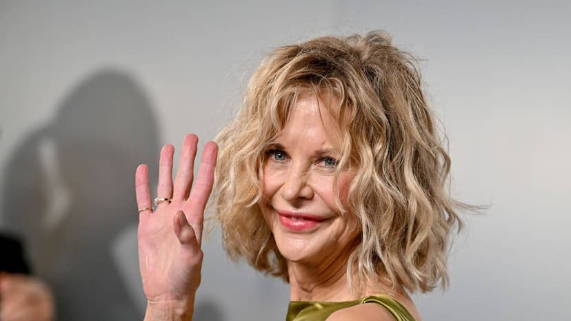 Meg Ryan's Hair Transformation Steals Show
