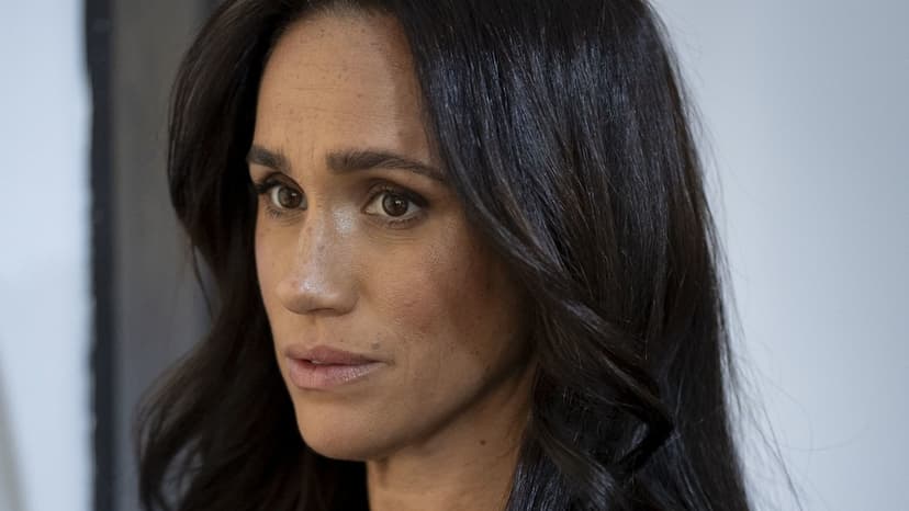 Meghan Markle Skips Engagement Ring in Jordan