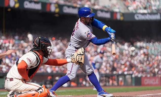 Mets Rally in 8th for 3rd Straight Win Over Giants