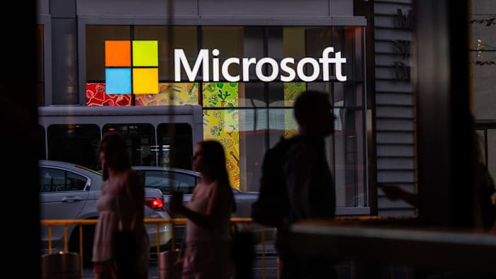 Microsoft Offers Generous Buyouts to Long-Serving Staff
