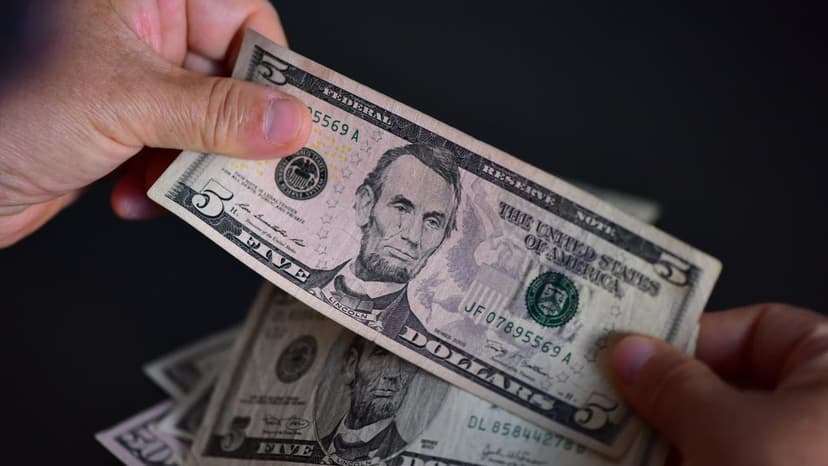 Midwest Finances: Many Lack Savings, Cut Back on Extras
