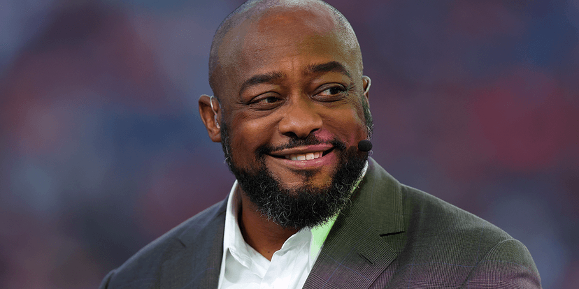 Coach Tomlin Trades Football Pressure for Minecraft Therapy