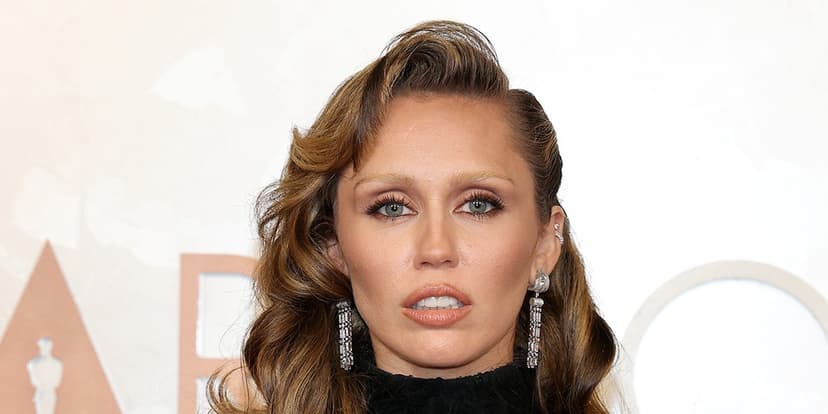 Miley's Shocking Oscars Style: Bleached Brows & New Hair!