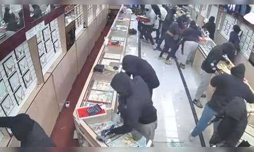 Jewelry Store Heist: $1.7M Looted in 70 Seconds!
