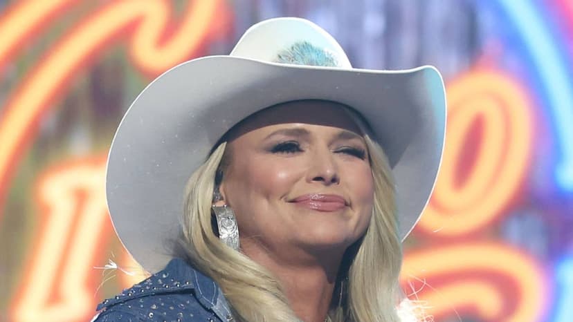 Miranda Lambert Shines in Denim at ACM Awards