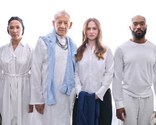 Mixed Reality Play Blurs Lines Between Actor and Audience