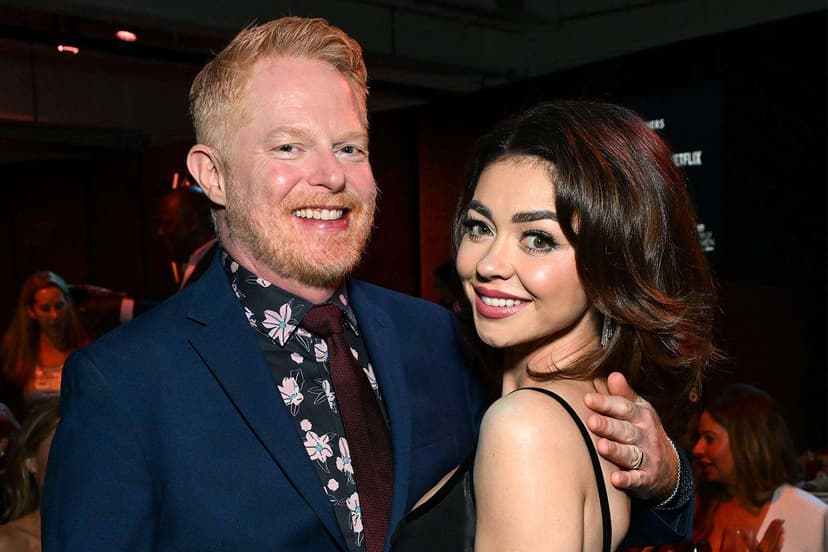 'Modern Family' Stars Reunite Backstage on Broadway