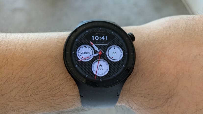 Moto Watch: Long Battery Life, Limited Apps