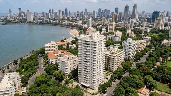 Mumbai Redevelopment Boom: Developers Eye Ageing Homes