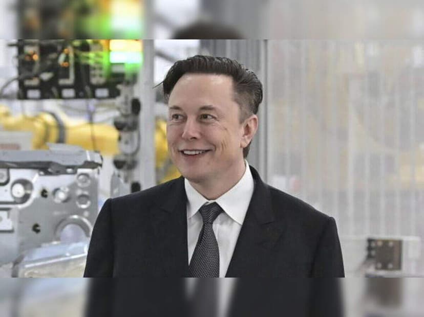Musk's SpaceX Stake Soars Past $900 Billion