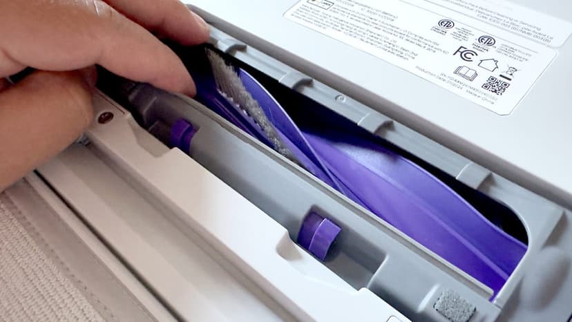 Narwal Flow 2: AI vacuum cleans spills & finds pets!