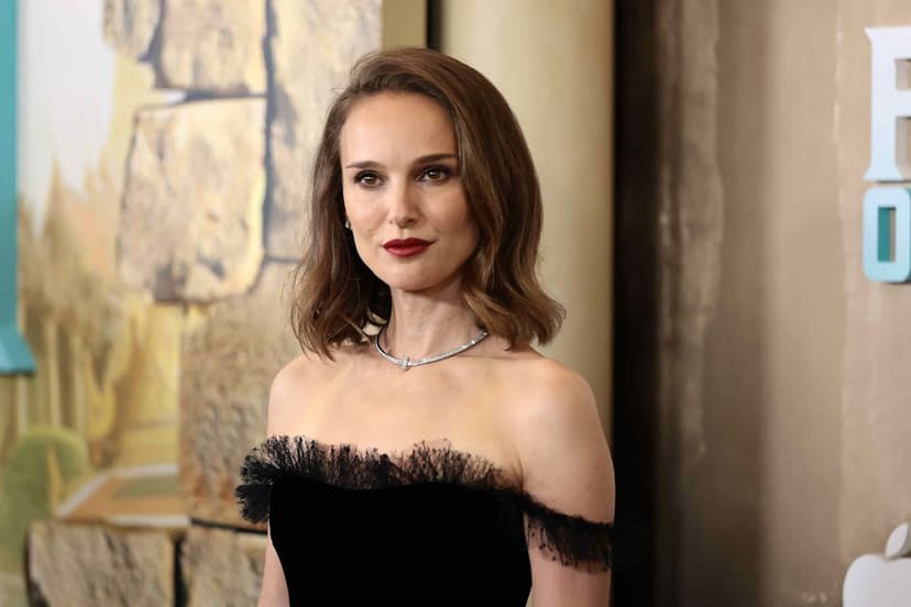 Natalie Portman Dazzles as Blonde Bombshell