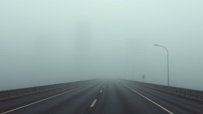 Dense Fog Engulfs NCR: Visibility Plummets, Travel Advisory Issued