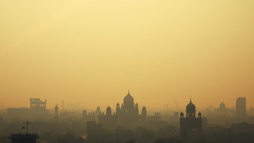 Delhi Chokes: Capital Worst for Pollution 8 Years Running
