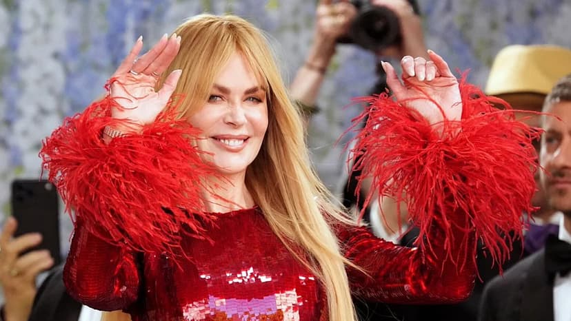 Kidman spotted with investor post-divorce