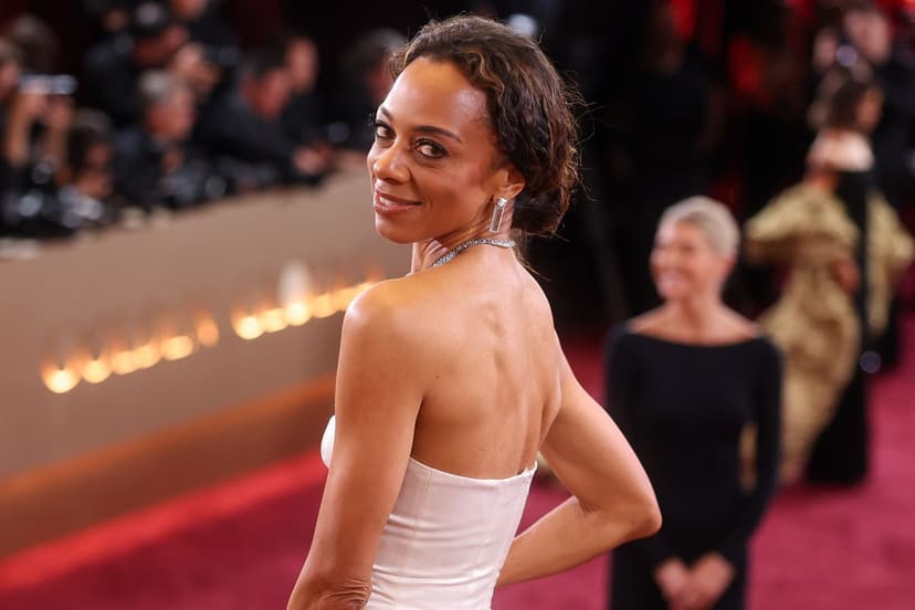 ET Host Nischelle Turner Defends Red Carpet Gown