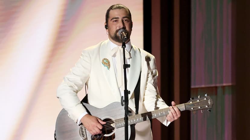 Noah Kahan Honors O'Hara at Emmys