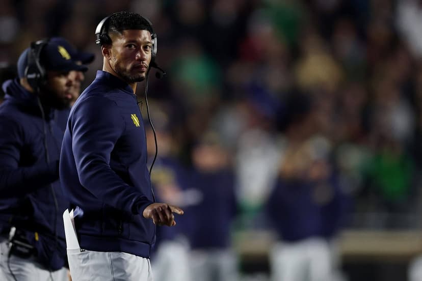 Notre Dame Honors Holtz, Aims for 12th Title