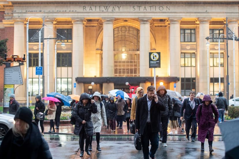 NZ Economy Stumbles as Mideast Conflict Looms