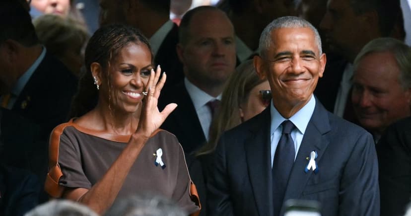 Obama Anniversary: Never-Before-Seen PDA Pics!