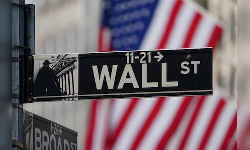 Oil Surges Past $100 on War Fears, Strait of Hormuz Threat