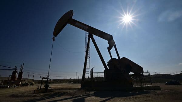 Oil Prices Drop as US-Iran Peace Deal Looms