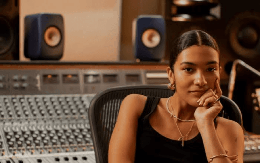 Olivia Dean Headlines Lollapalooza India 2027!