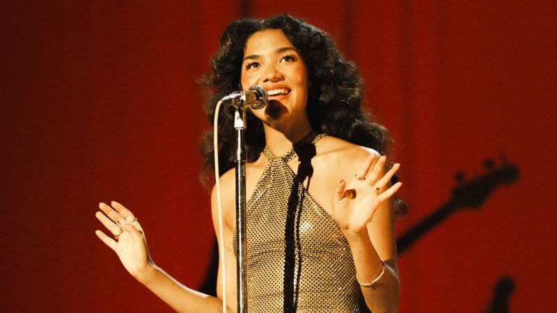 Olivia Dean: Modern Diva Redefines Stage Glamour