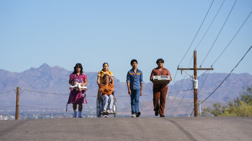 Mexican Family Life Unfolds on US Border