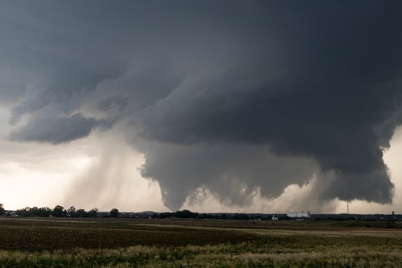 Thousands Ordered to Shelter as Tornado Threat Looms