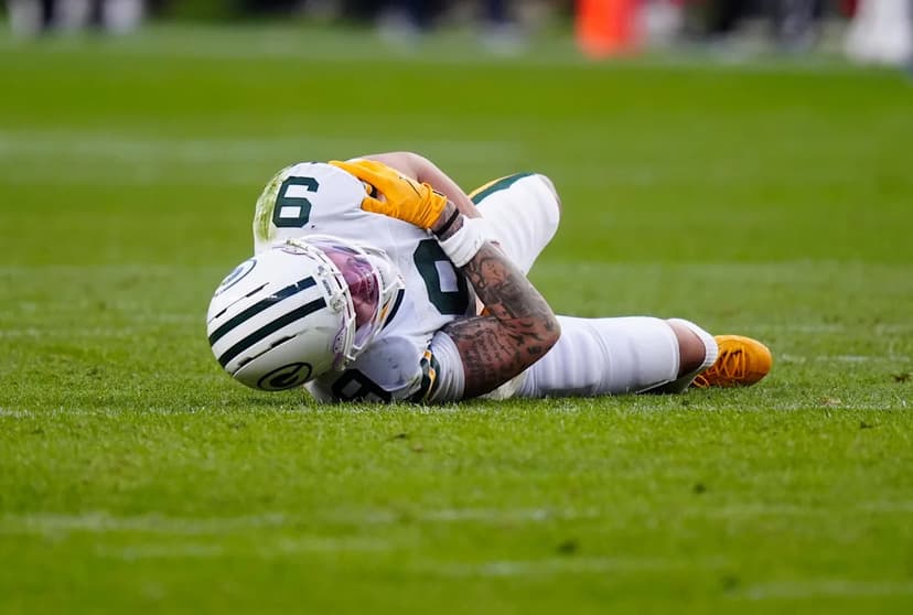 Packers WR Watson Leaves Game With Chest Injury