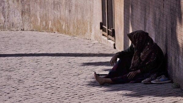 Pakistan Bans Beggars from Traveling Abroad