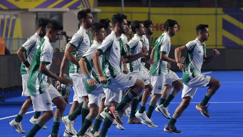 Pakistan Hockey Legends Roar Back to Revive Game