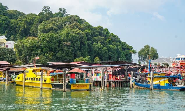 Malaysia Island's Fishing Jetties Face Tourist Mega-Project Demolition