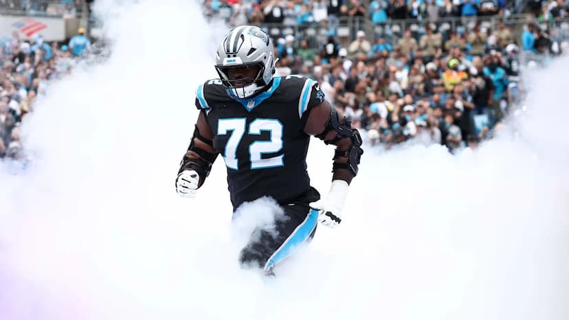 Panthers' Moton Out for Season After Fibula Fracture