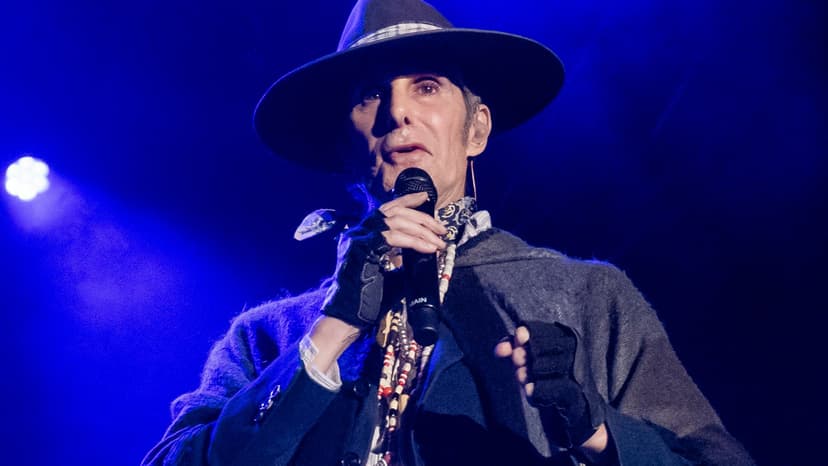 Perry Farrell Apologizes for Jane's Addiction Fight