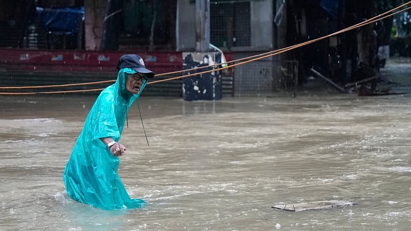 Philippines Floods: 13 Dead, Thousands Displaced