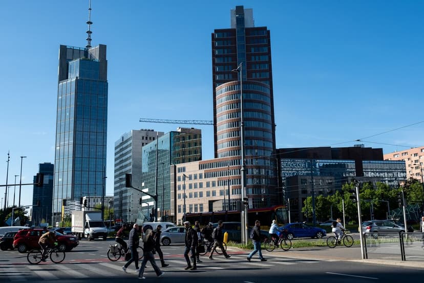 Poland's Rate Cut Hopes Fade as Inflation Surges