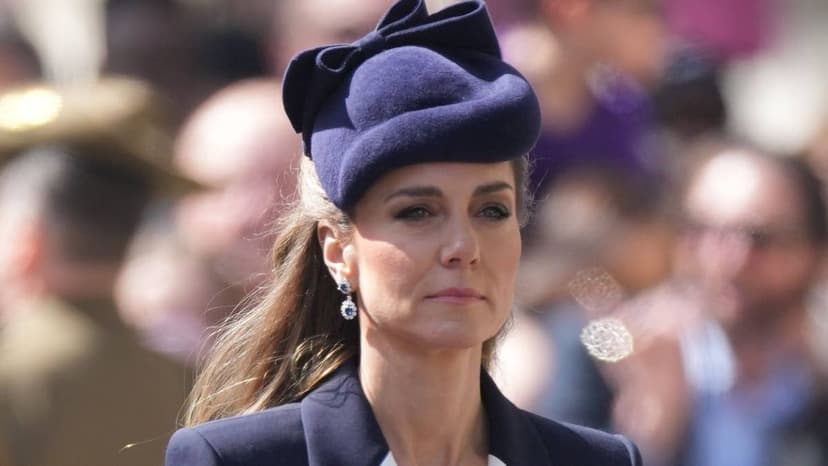Kate Honors Fallen Soldiers Solo at Cenotaph