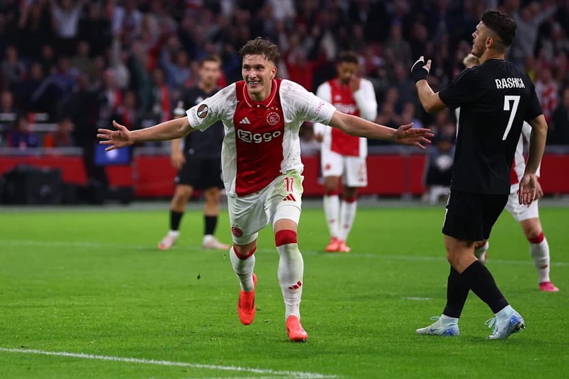 Ajax Star Godts: PSG & Premier League Battle