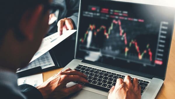 Market Eyes Q4 Earnings: Banks, Tech Firms in Focus