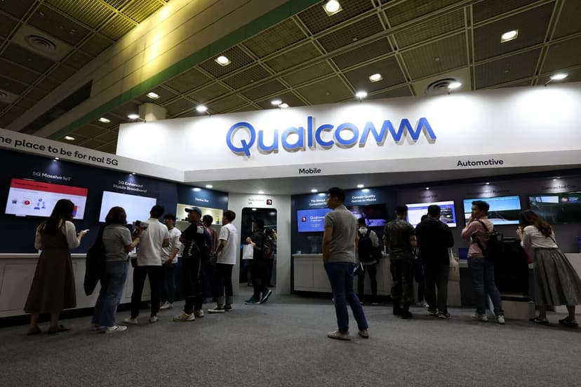 Qualcomm Shares Tumble on Weak Sales Outlook
