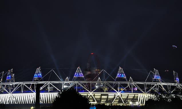 Queen's Secret Stunt Dress Revealed!