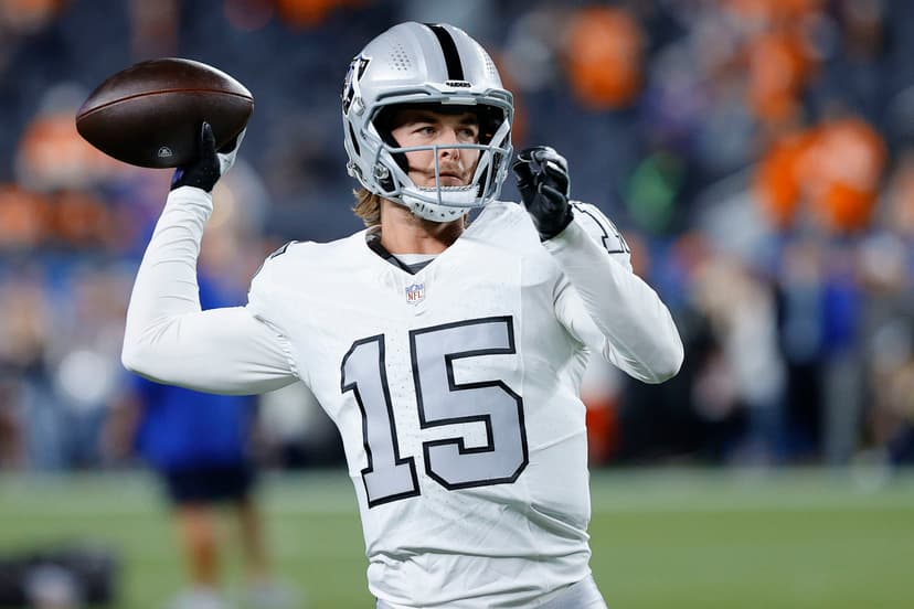 Shoulder injury sidelines Raiders QB; Eagles face ex-backup