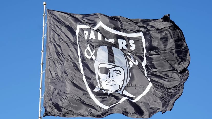 Raiders Land Record-Setting O-Lineman Tyler Linderbaum