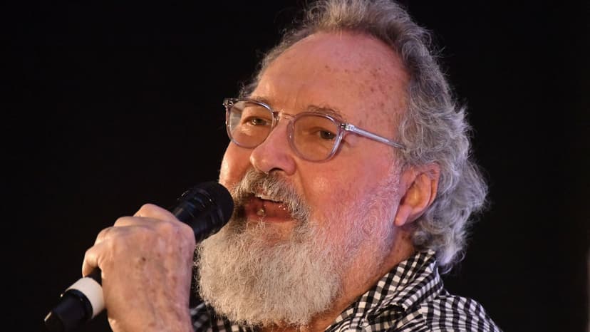 Randy Quaid Slams Anne Hathaway's 'Days of Thunder' Casting