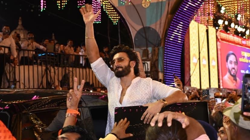Ranveer Singh's Devotion at Lalbaugcha Raja