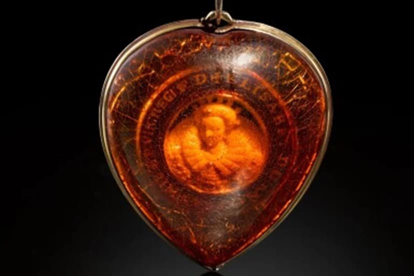 Rare Elizabeth I Amber Pendant Fetches Millions